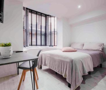 6 Beds 6 Baths - Photo 3