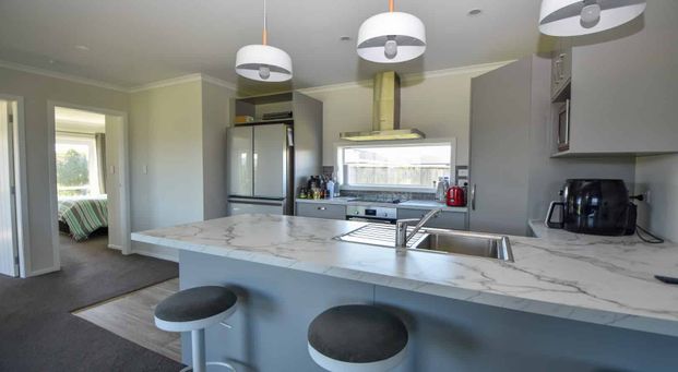 Stylish 3 bedroom home - Photo 1