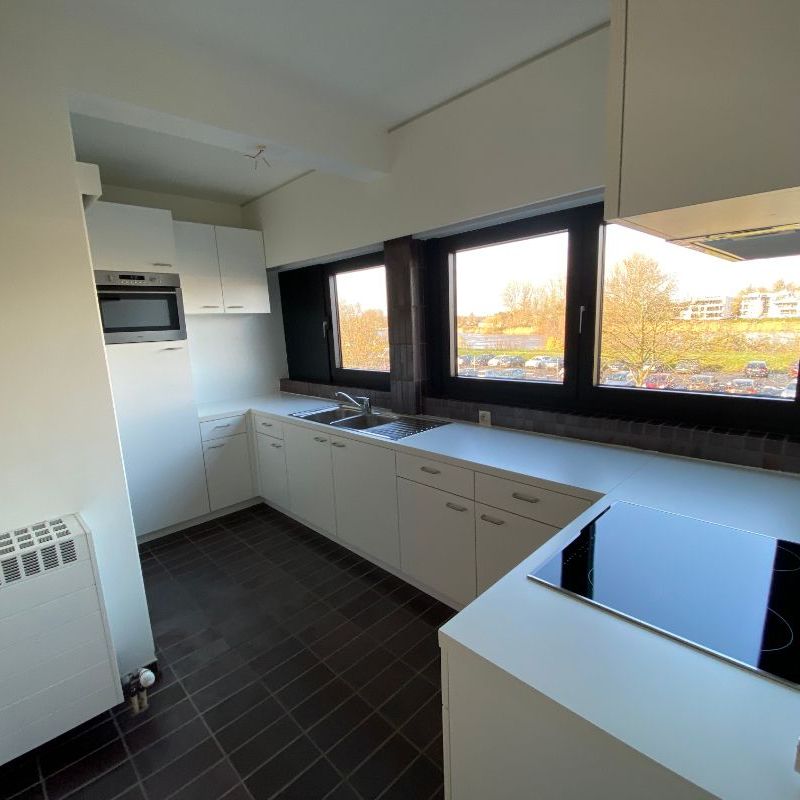 Ruim appartement met 2 slaapkamers, centraal gelegen. - Photo 1