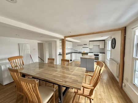 2 bedroom flat - Photo 5