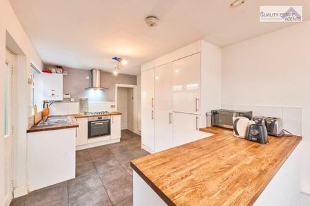 1 bedroom in a house share to rent - Photo 5