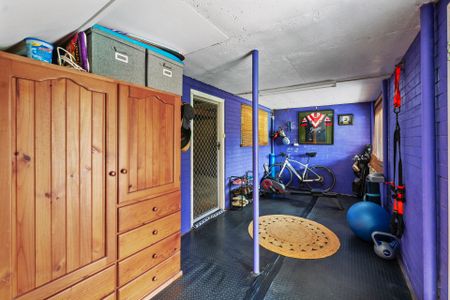 Spacious Family Home in Highly Sought After Location - Photo 5