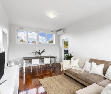 Light-Filled Top-Floor Retreat in a Prime Lifestyle Location - Photo 4