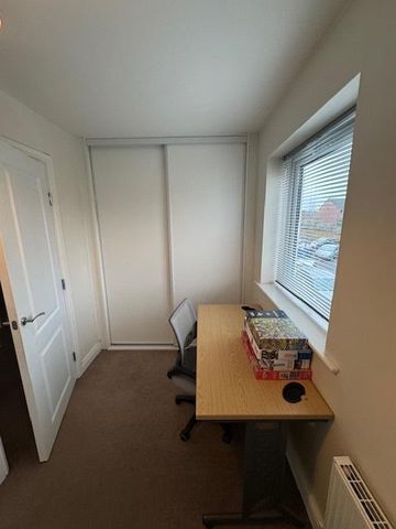 4 bedroom semi-detached house to rent - Photo 3