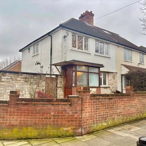 Acton, London - Photo 3