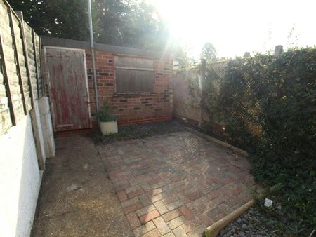 Terraced House to rent on - Photo 4