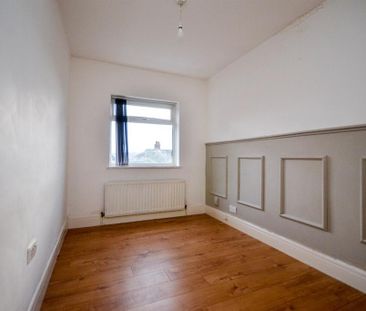 3 bedroom flat to rent - Photo 3