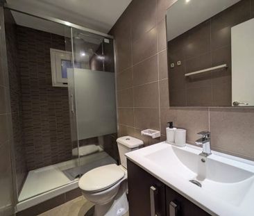 Carrer de les Aigües del Llobregat, L'Hospitalet de Llobregat, Cata... - Photo 4