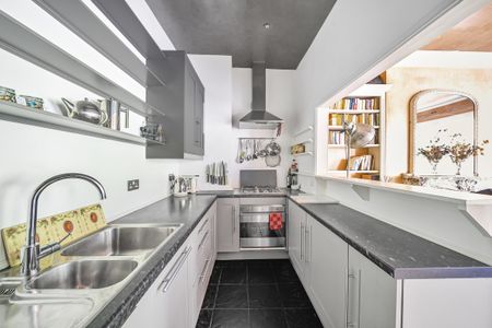 Harvist Road, Queens Park, London, NW6 - Photo 4