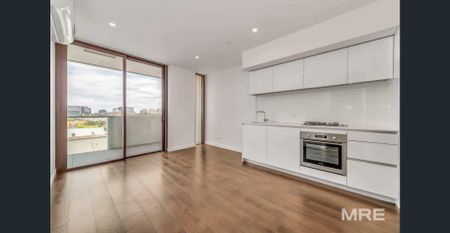 Boutique living in an amazing location. - Photo 3