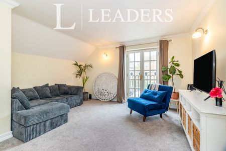 3 bedroom maisonette to rent Thames Street, Weybridge, Surrey, KT13 - Photo 2