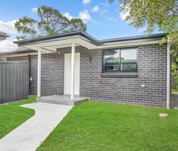 ONE WEEKS FREE RENT IF LEASED PRIOR TO XMAS BREAK!!! - Photo 1