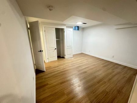 For Lease - 12 Goldsmith Crescent, Newmarket, Ontario - Photo 3