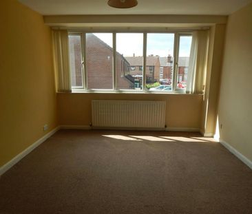 Terraced House to rent on - Photo 5