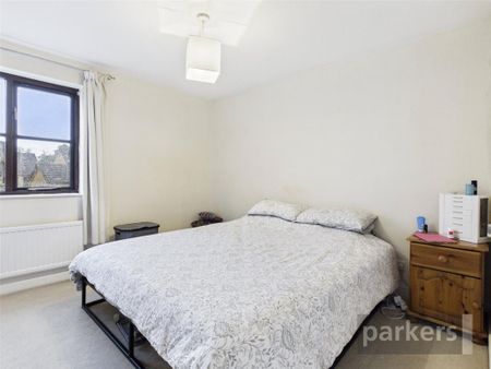 3 bedroom semi-detached house to rent - Photo 4