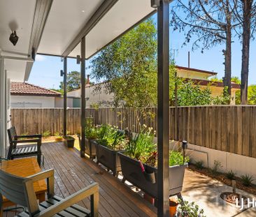 Comfortable & Functional 3 Bedroom Home - Photo 2