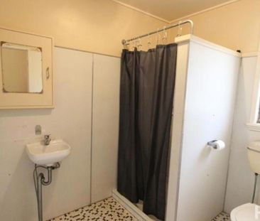 Cosy One-Bedroom Retreat in Leafy Chermside - Photo 4