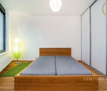 Světlý, plně zařízený byt 2+kk s lodžií, sklepem a garážovým stáním... - Фото 3