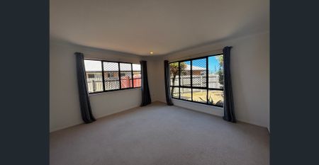 THREE BEDROOM HOME IN BARGARA! - Photo 3