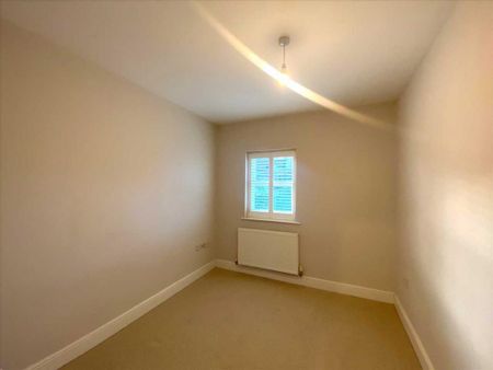 4 bedroom semi-detached house to rent - Photo 5