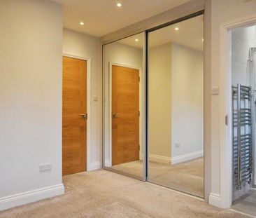 3 bedroom semi-detached house to rent - Photo 3