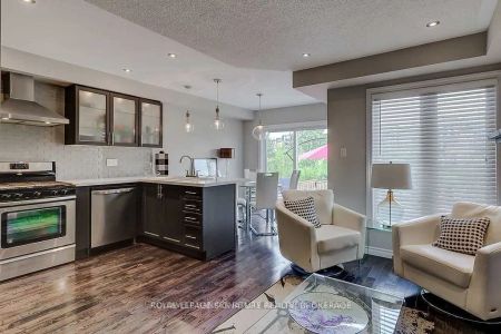 Condo Townhouse For Lease | W9256185 - Photo 4