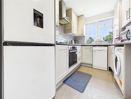 Fairacre, Thornbury Road, Isleworth, TW7 - Photo 3
