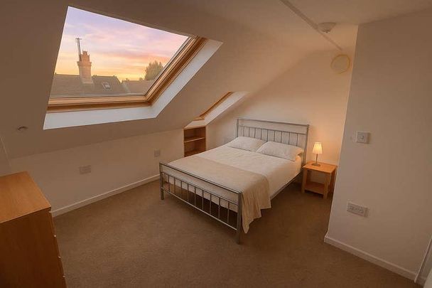 St Edwards Road, Reading, RG6 - Photo 1