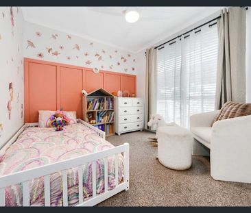Spacious Family Home For Rent with Inground Pool in Prime Cranbourn... - Photo 3