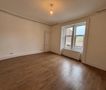 3 bedroom flat to rent - Photo 2