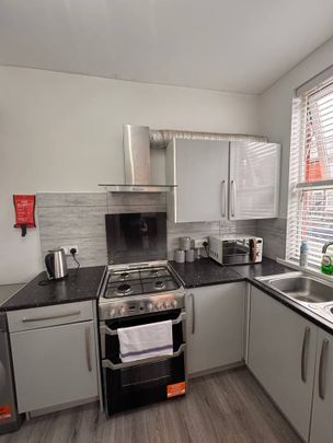 2 Bed Terraced House, Clifton Avenue, LS9 - Photo 1