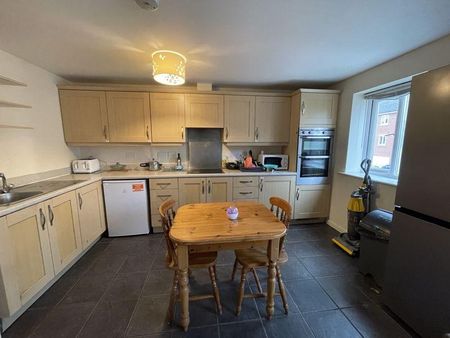 1 bedroom in a house share to rent - Photo 5