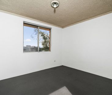 Tidy 2 Bedroom Unit - Photo 2