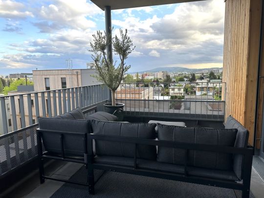 Wunderschöne & vollmöblierte 2-Zimmerwohnung in absoluter Ruhelage mit schönem Ausblick von großer Terrasse - en suite Badezimmer inklusive - Foto 1