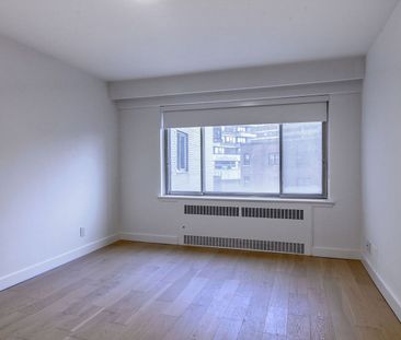 3555 Cote-des-Neiges Road, Montréal, QC - Photo 1