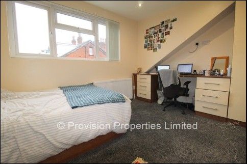 3 Bedroom Student House Leeds - Photo 1