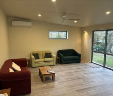 FULLY FURNISHED 3 BEDROOM HOME - Photo 1