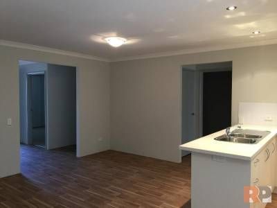 Low Maintenance 2 Bedroom Unit - Photo 5