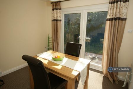 3 bedroom detached house to rent - Photo 3