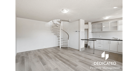 Gorgeous Townhouse in Prime Location, Available NOW! - Photo 4