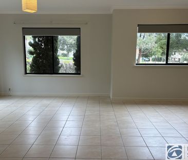 Light and Bright Spacious Front Villa HOME OPEN SATURDAY 25 JULY AT... - Photo 2