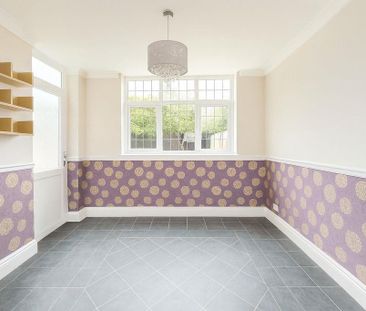 4 bedroom end of terrace house to rent - Photo 6