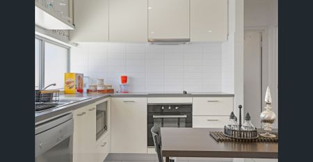 Lock, leave and love - Photo 2