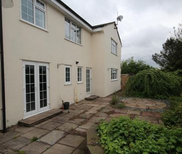 4 bedroom detached house to rent - Photo 1