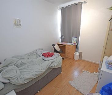 6 bedroom terraced house to rent - Photo 4