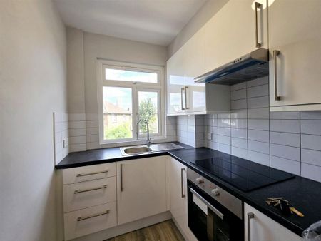 3 bedroom apartment to rent - Photo 3