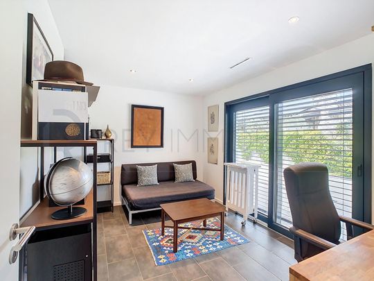 Contemporary, family-friendly villa - Photo 1