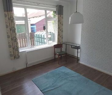20 Belvoir Crescent, Lisburn, BT28 1UA - Photo 2