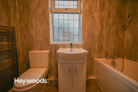 2 bedroom terraced house to rent - Photo 4