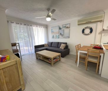 Beautifully renovated fully furnished one bedroom apartment in quie... - Photo 4